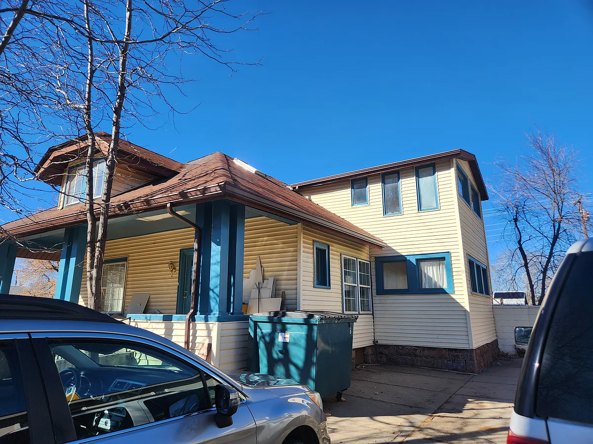 Building Photo - 206 E Montezuma Ave