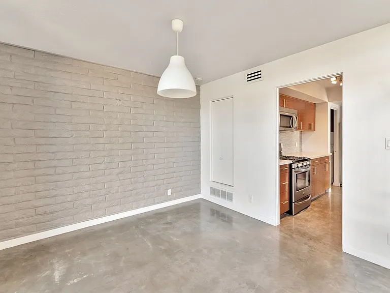 1615 E Maryland Ave — Photo 9