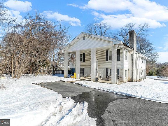 2nd image of 641 W Sproul Rd