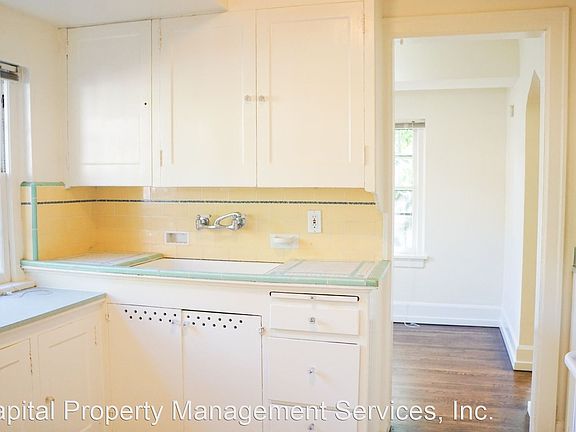 3rd image of 912 SW Vista Ave APT 221