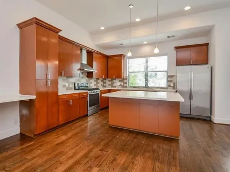 1412 McIlhenny St — Photo 3
