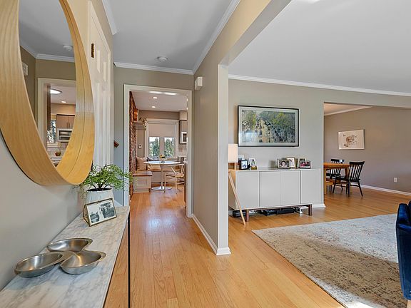 4th image of 2374 Cambridge Blvd
