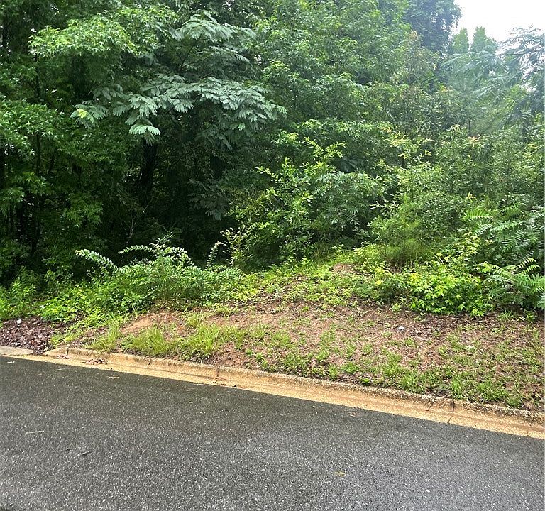 2nd image of 2620 2nd St E