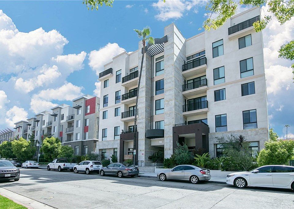 1st image of 118 S Kenwood St #406
