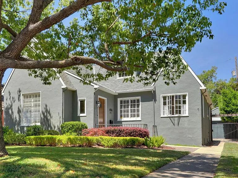 450 Coloma Way — Photo 3