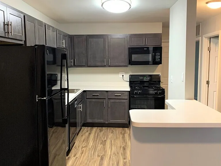 Garden Pointe Apartments — Photo 33