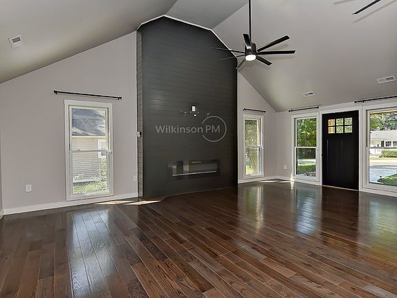 5th image of 2105 Highland St