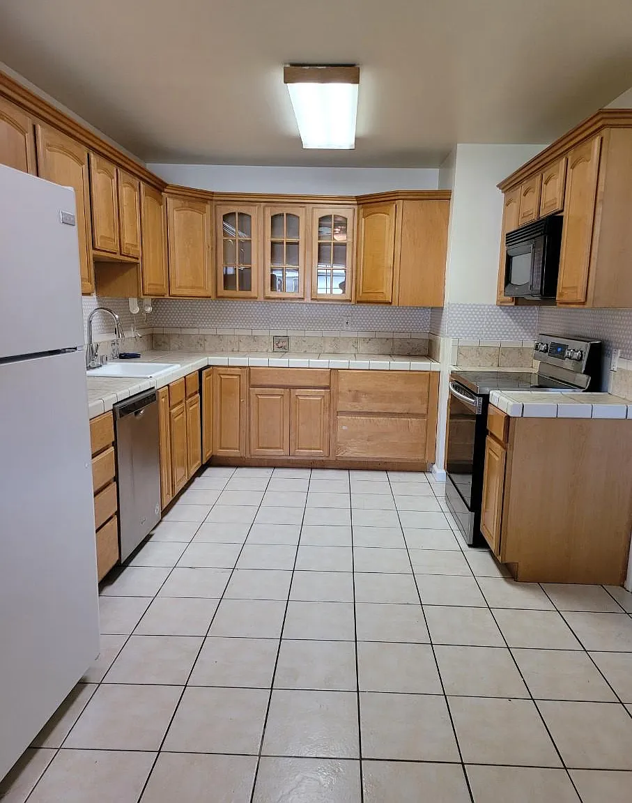 2 bed, 865 sqft, $3,150 — Photo 3