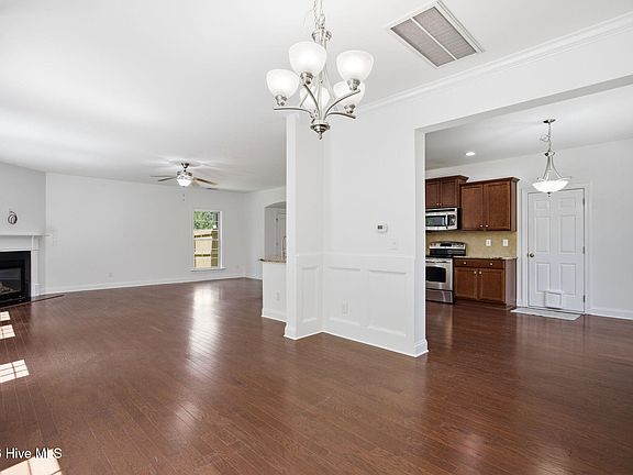 5th image of 317 Sand Grove Drive
