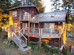 825 Beach Rd, Whitethorn, CA 95589