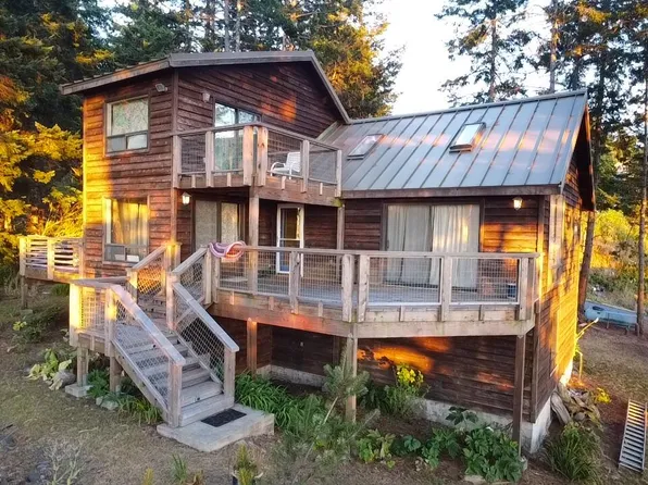 825 Beach Rd, Whitethorn, CA 95589