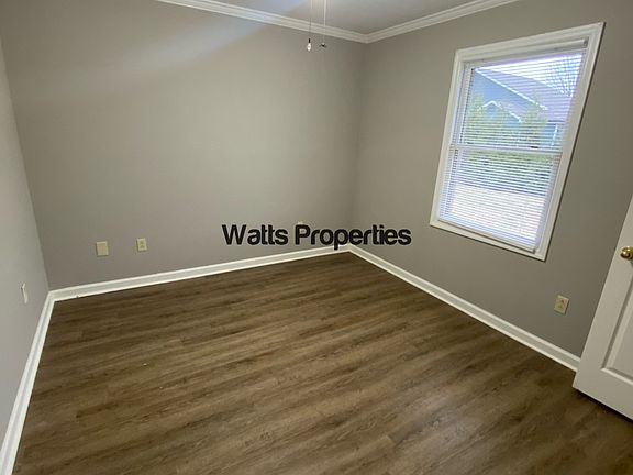 4th image of 136 12th Ave NW
