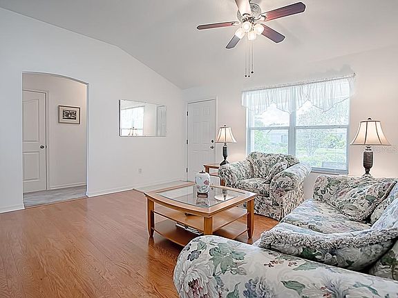 4th image of 414 Thistledown Way
