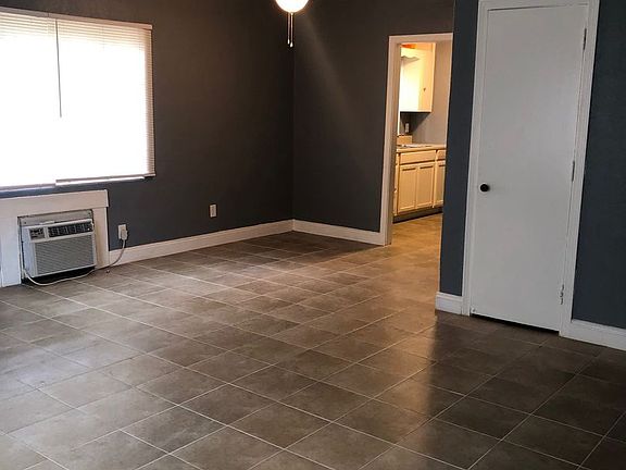 3rd image of 2201 S Park Ave #36b9e5794