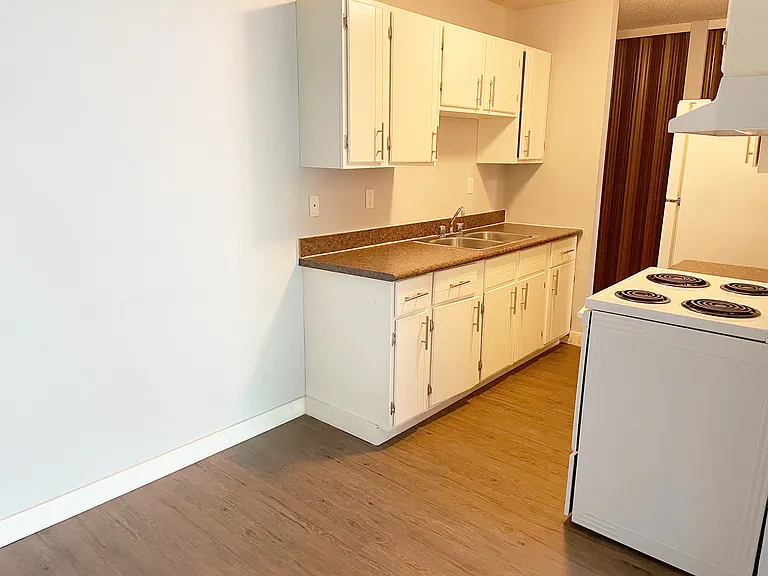 15 Saunderson Ave — Photo 8