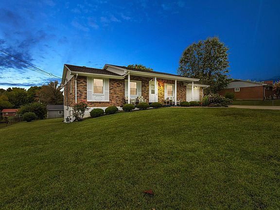 3rd image of 548 Melanie Ln