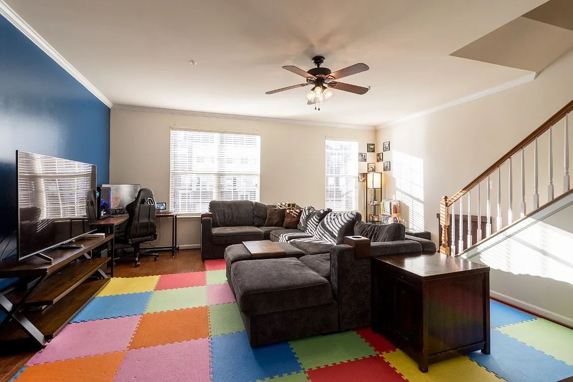 4 bed, 3.5 bath, 2200 sqft, $3,100 — Photo 4
