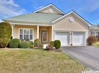 28 Spring Valley Dr, Lakewood, NJ 08701