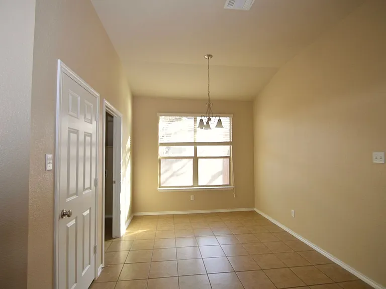7300 Golden Oak Ln — Photo 5