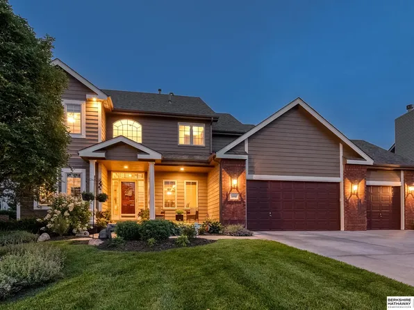 15807 Manderson St, Omaha, NE 68116