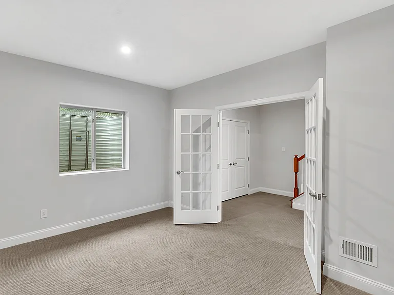 160 Seneca Pl — Photo 29