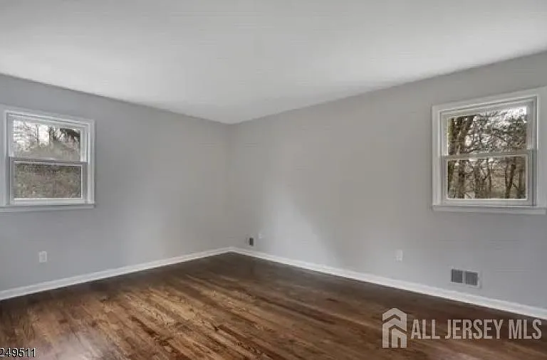 10 Cedar St — Photo 9