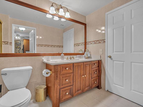 5th image of 630 Sapodilla Ave #407