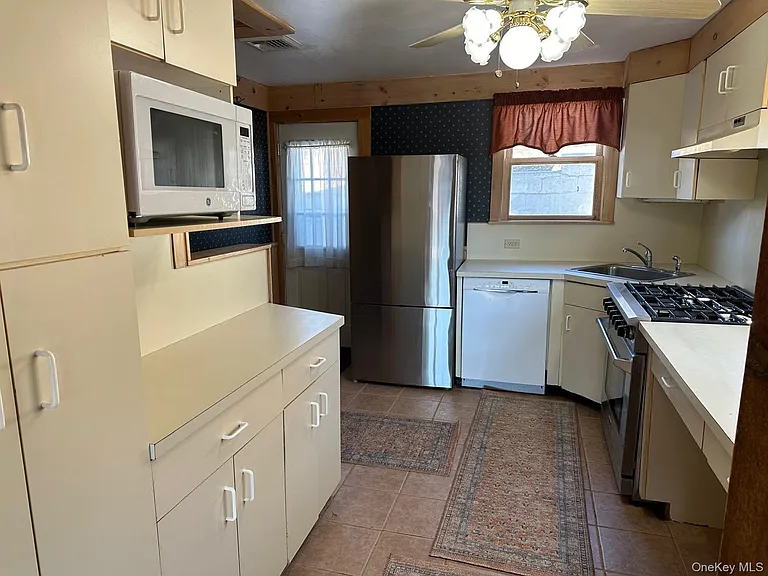 168 Pine Hill Rd #1 — Photo 1