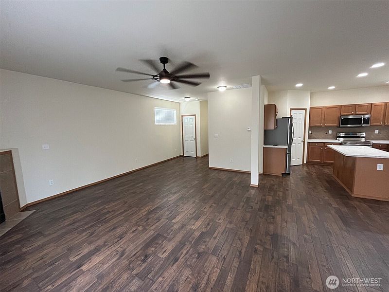 4th image of 2215 190th Street E