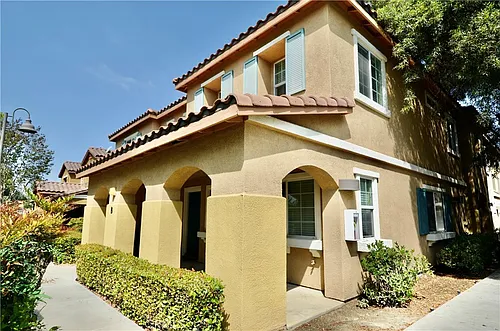 25798 Iris Ave Photo 1