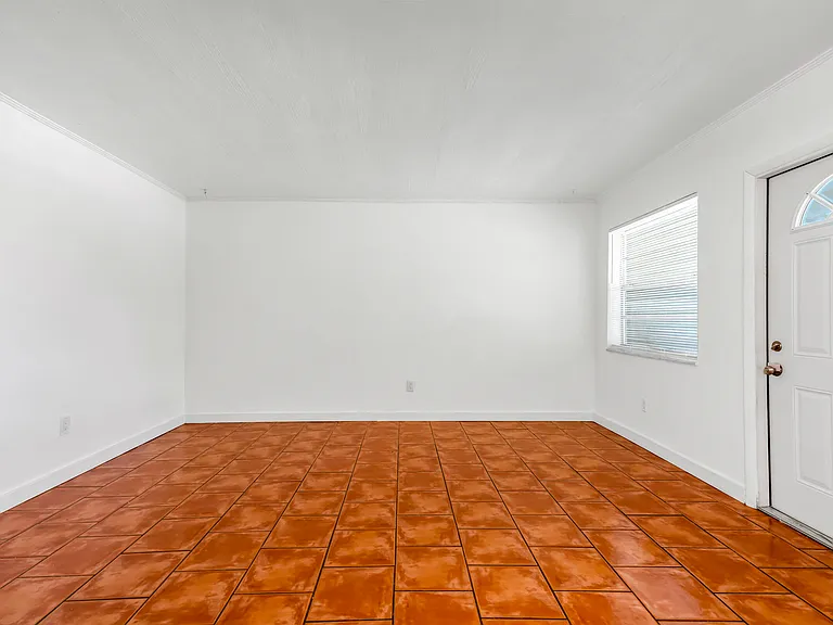 421 NE 1st St #204 — Photo 13