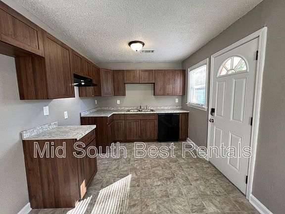 3rd image of 1767 S Wellington St