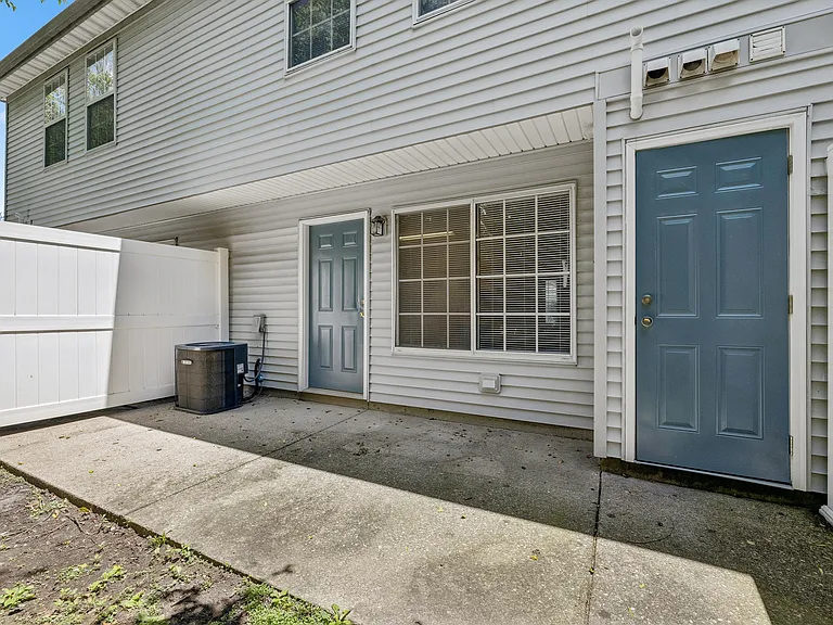 Crescent Village — Photo 49