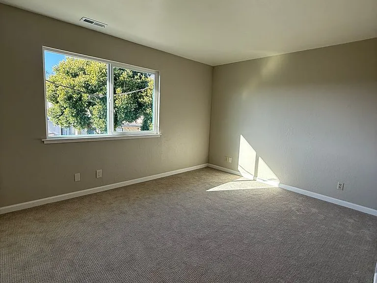 253 Green Meadow Dr #C — Photo 14