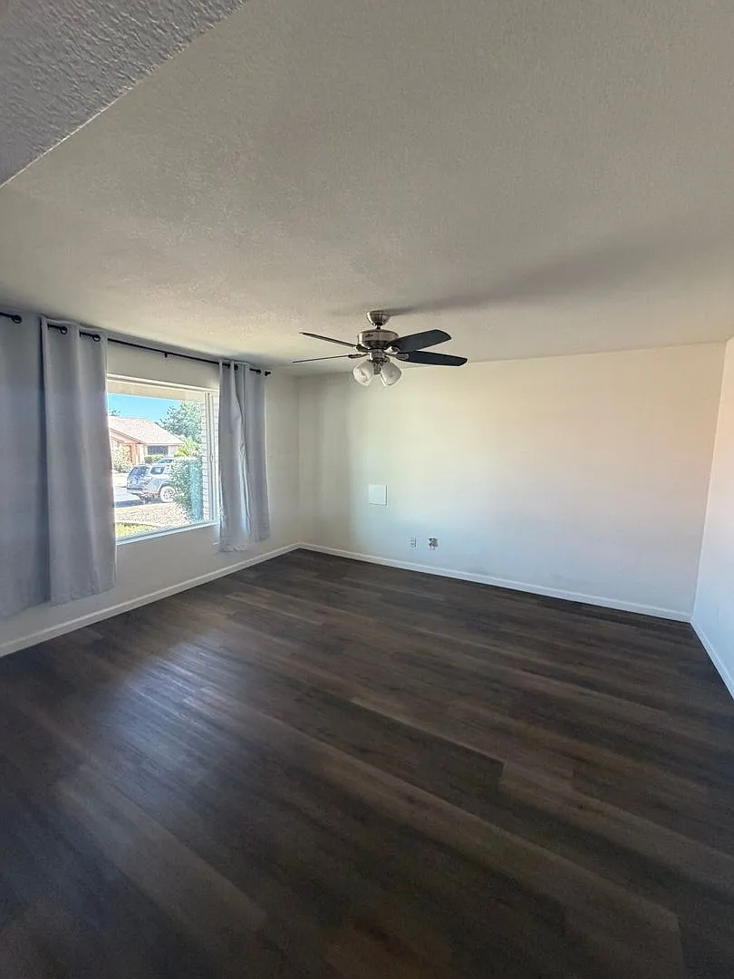 Large Home on Large Lot/Pet Friendly Home — Photo 4