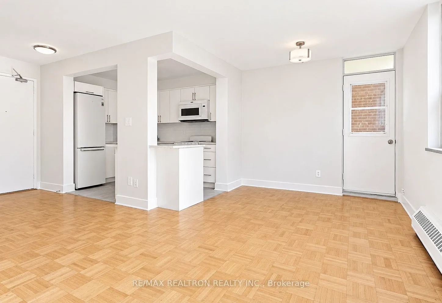 490 Eglinton Ave E — Photo 4