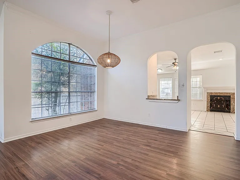 811 Canyon Bend Rd — Photo 3