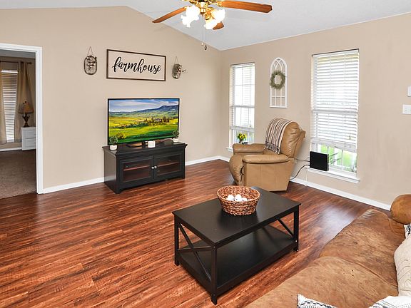 5th image of 106 Country Meadow Dr