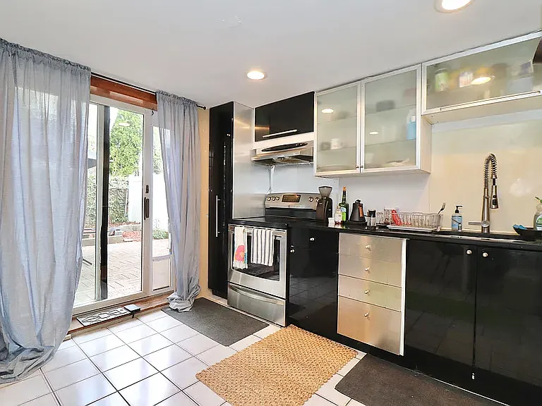 2 bed, 1200 sqft, $2,850 — Photo 1
