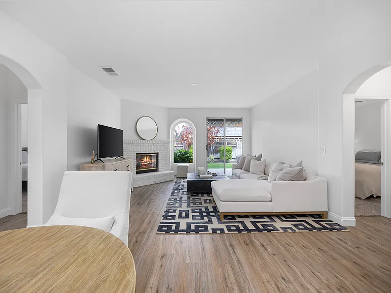 9708 San Ysidro Ln — Photo 11