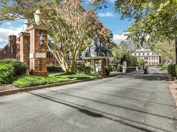 6 Queen Anne Pl NW, Atlanta, GA 30318