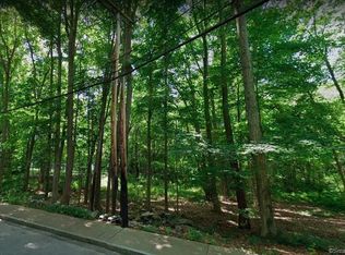 15 Pevner Dr, Griswold, CT 06351