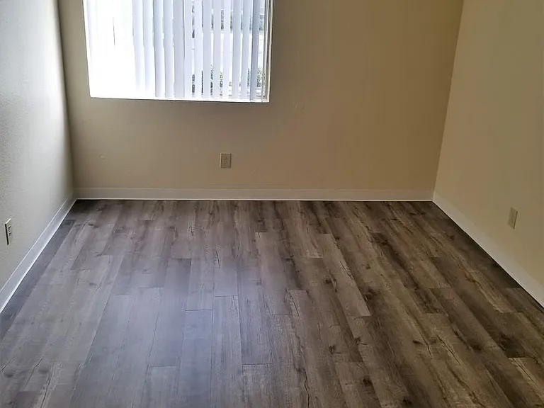 Mesa Verde Apartments — Photo 13