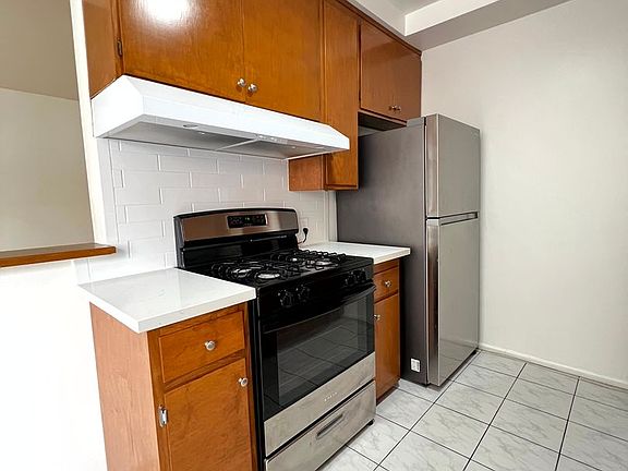 3rd image of 1322 & 1326 Amherst Ave #1326-8
