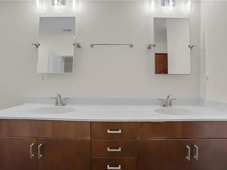 3228 Silver Lake Dr NE — Photo 38
