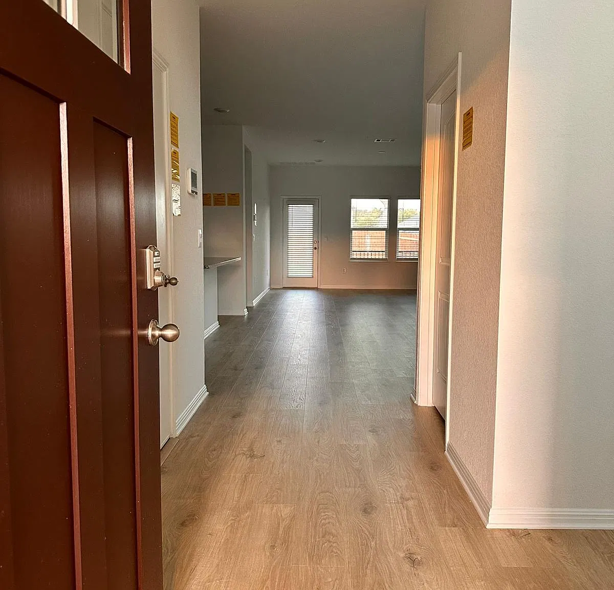 4 bed, 2.5 bath, 2390 sqft, $2,649 — Photo 4