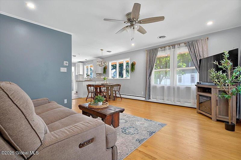 5th image of 42 Glendale Avenue