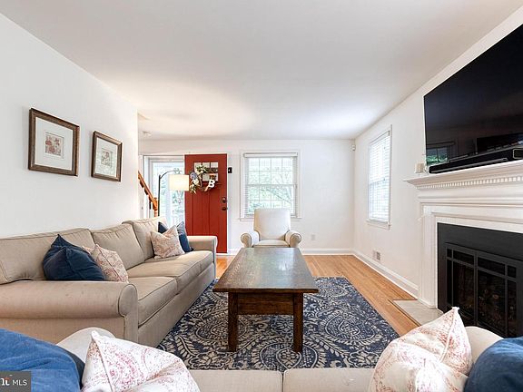 5th image of 533 Brook Rd