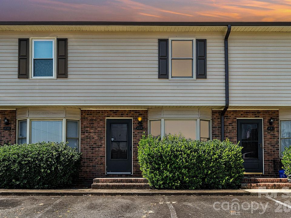1st image of 434 Stoneycreek Ln