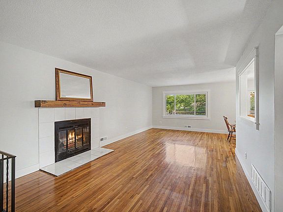 4th image of 10496 Thrush St NW